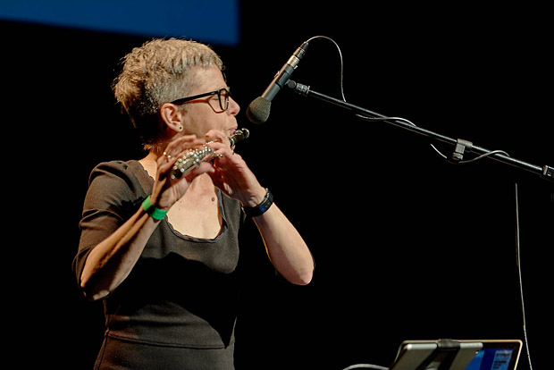 Anne La Berge - <i>Für Flöte, Stimme, Elektronik und Video</i>