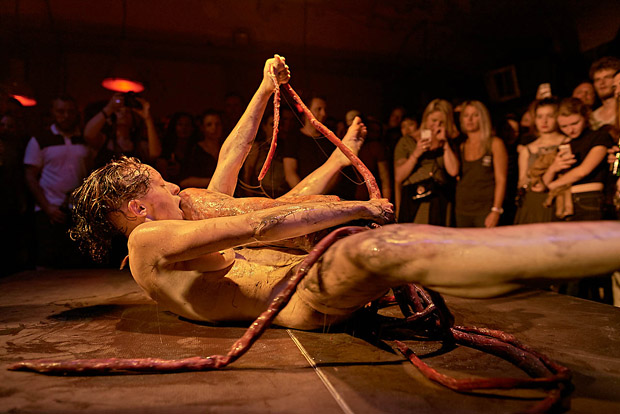 <i>Dissonanze</i> - performance by Federica Dauri