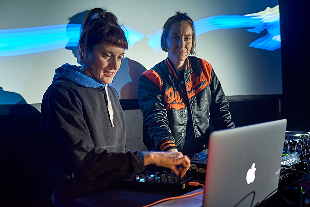 Neven. b2b Akuipuss