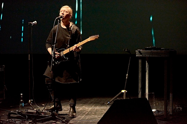 Fågelle – <i>EN NATT I DECEMBER MAN GÅR ALDRIG UT</i>, Visuals: Beate Kunath